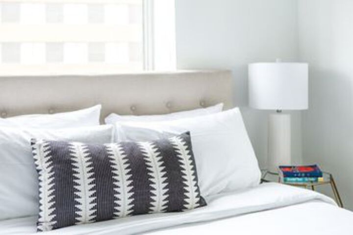 Artsy 2BR in C.B.D. by Sonder