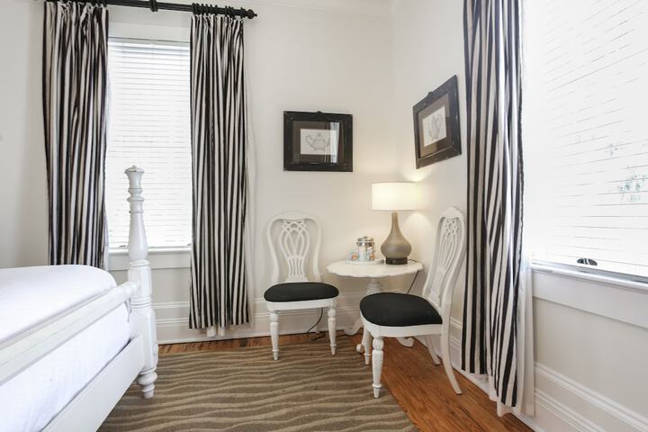 Room 12 of 40
