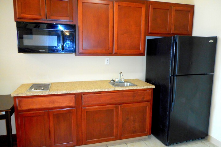 Crossroads Inn & Suites