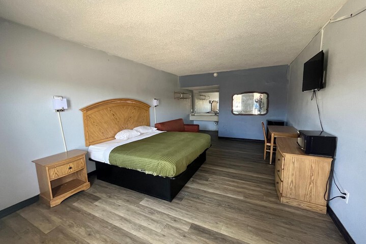 Room 9 of 16