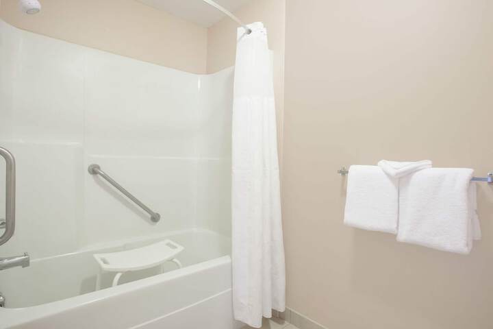Ramada by Wyndham 100 Mile House