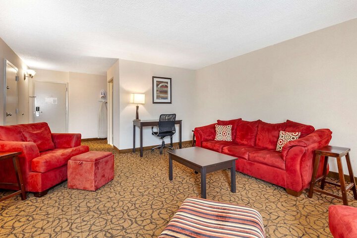 Room 32 of 72