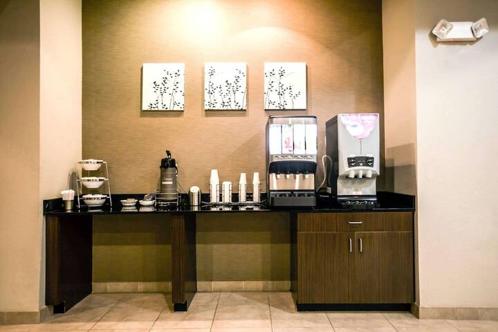 Breakfast/Coffee Service 27 of 35