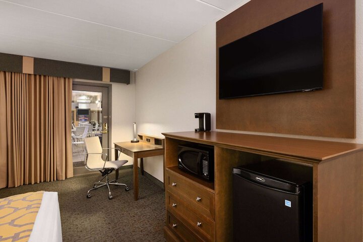 Room 34 of 66