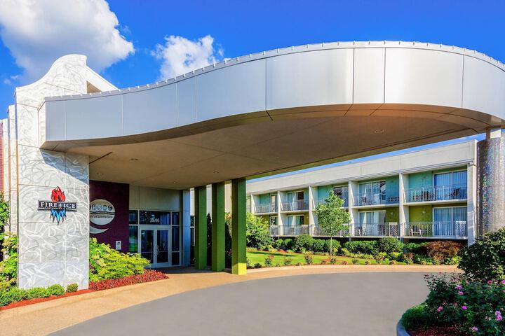 Oasis Hotel & Convention Center an Ascend Collection Hotel