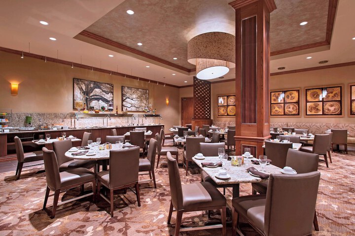 Dining 47 of 51
