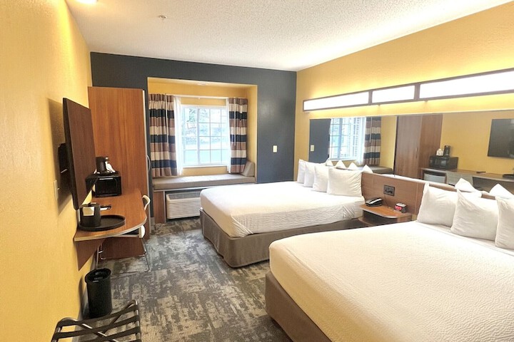Room 11 of 17