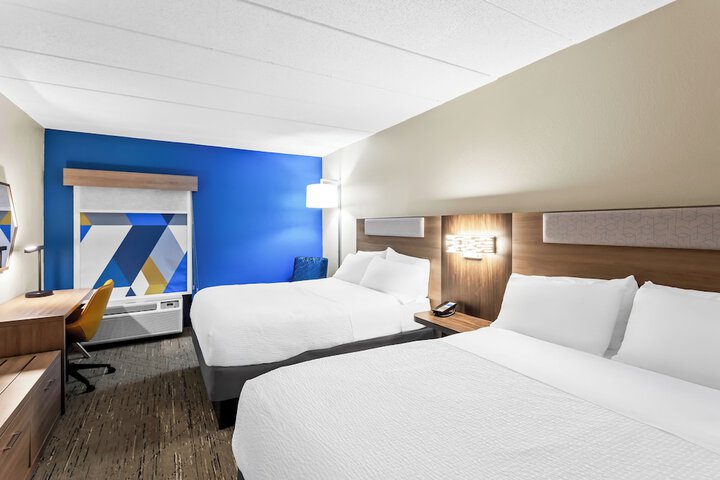 Holiday Inn Express Suites Charleston by IHG