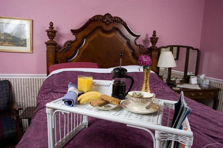 LITTLE ENGLISH GUESTHOUSE BED AND BREAKF