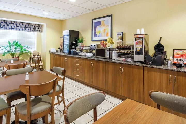 Microtel Inn & Suites by Wyndham Dickson City / Scranton