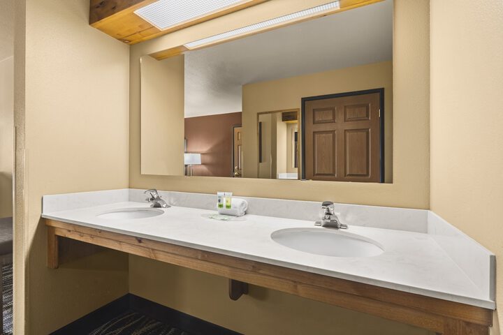 Room 16 of 41