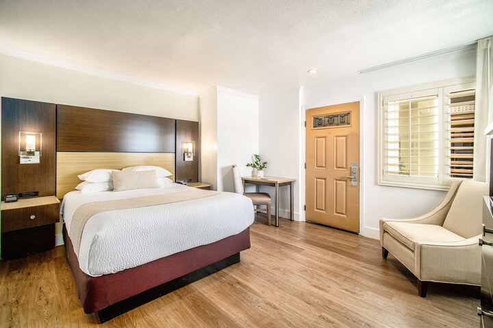 Room 32 of 40