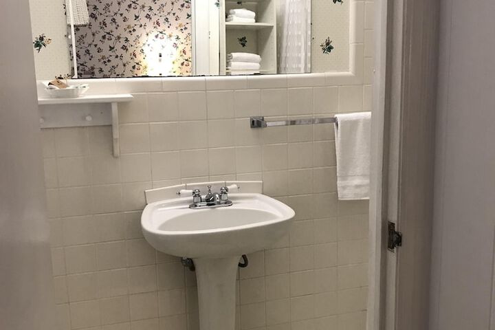 Room 76 of 84