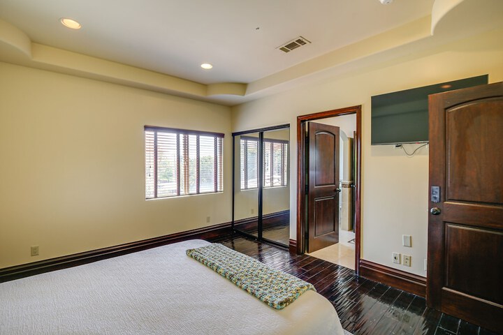 Spacious Fullerton Villa w / Private Pool & Hot Tub