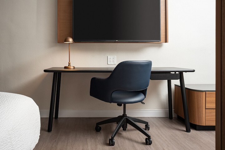 Room 25 of 42