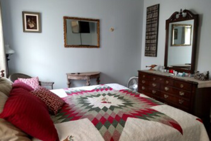 FOUR MILE BED & BREAKFAST