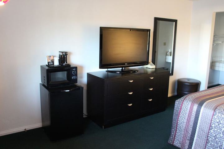 Cougar Land Motel