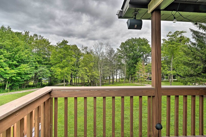 Indian Lake Retreat w / Wet Bar & Covered Deck