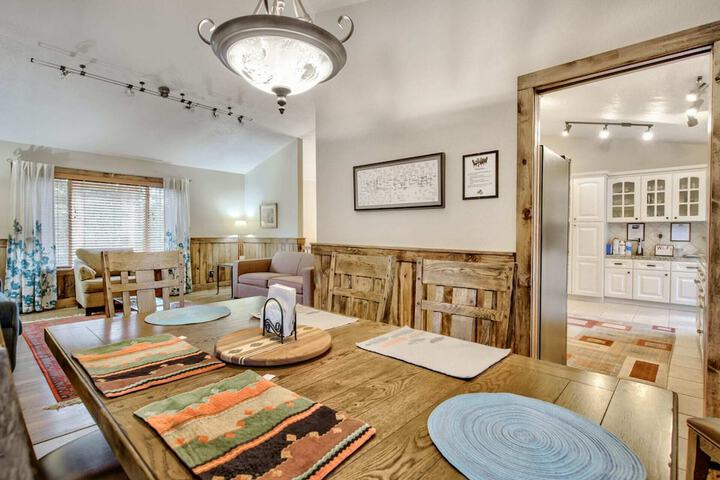 5BD Mountain Getawayhot Tub & Foosball