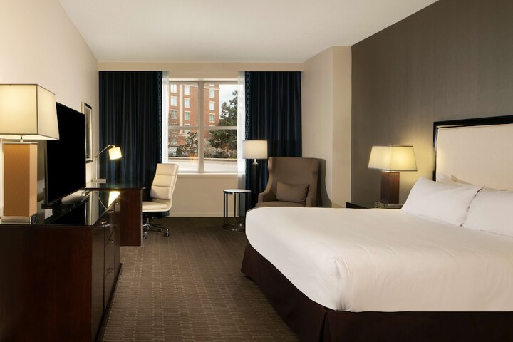 Room 28 of 103