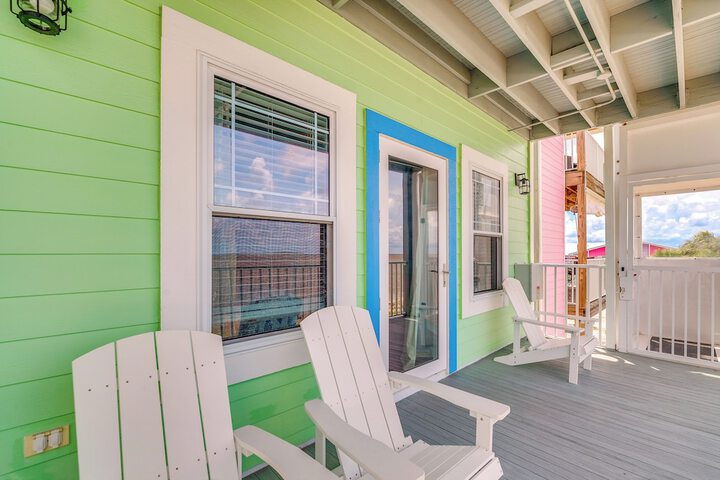 Steps to Beach: Waterfront Cedar Key Home!