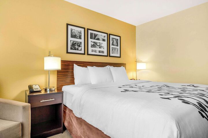Room 32 of 53