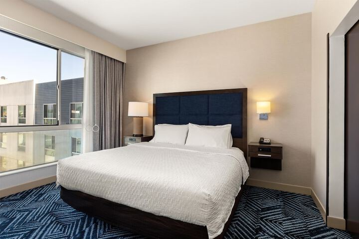 Hampton Inn & Suites Los Angeles - Glendale