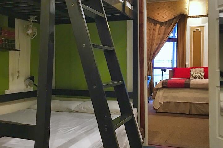 Room 10 of 40