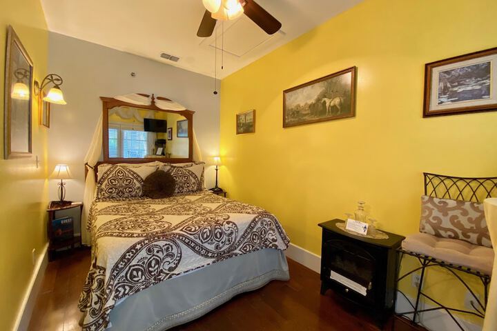 Room 27 of 47
