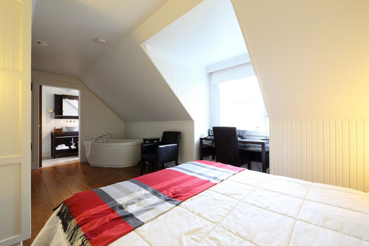 Room 19 of 44
