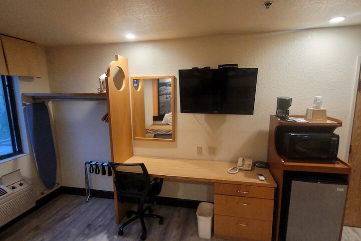 Room 12 of 30