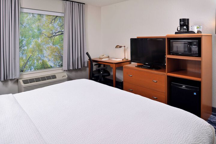 Room 27 of 43
