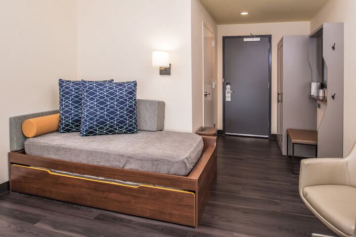 Room 17 of 61