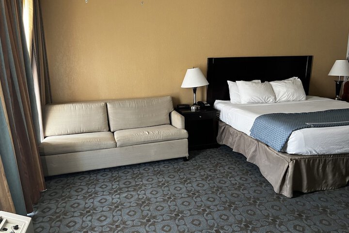 Room 13 of 27