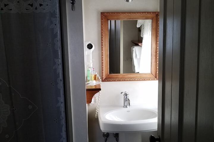 Room 21 of 65