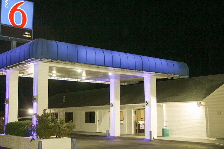Hotel 7 of 43