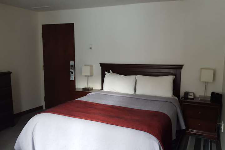 Room 52 of 62