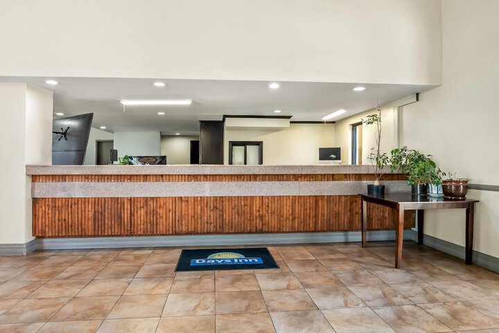Days Inn by Wyndham Fontana / Rialto