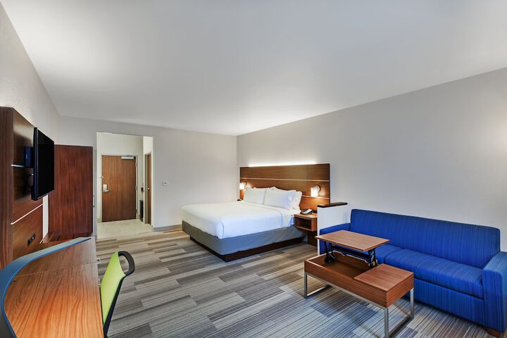 Room 14 of 40