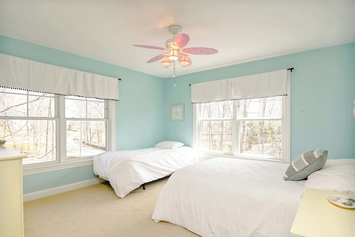 Stunning 5 Bdr Walk to York Harbor Beach!