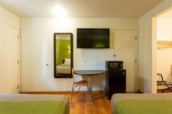 Room 27 of 34