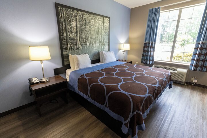 Super 8 by Wyndham Smithfield / Selma