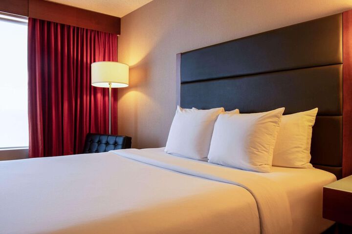 Radisson Hotel & Suites Fort McMurray