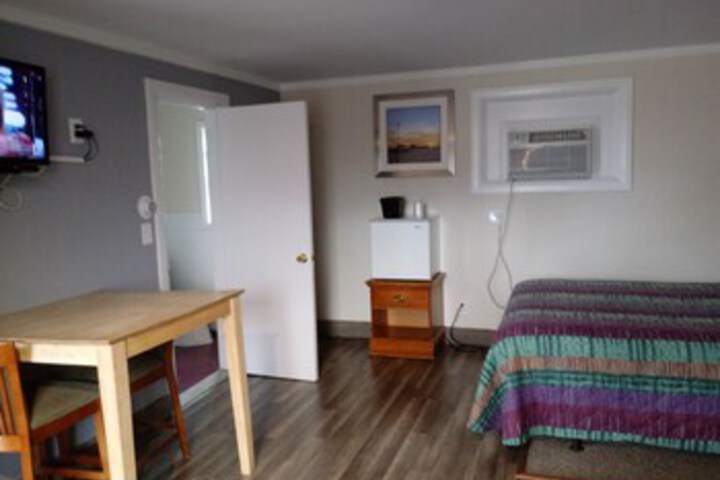 Town Line Motel