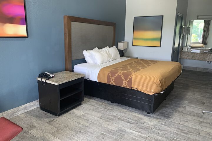 Room 27 of 44