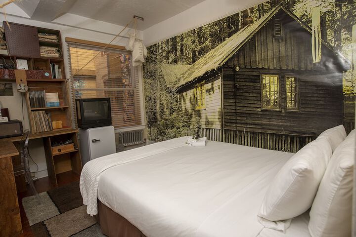 Room 43 of 89
