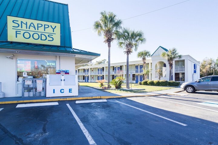 Motel 6 Townsend GA
