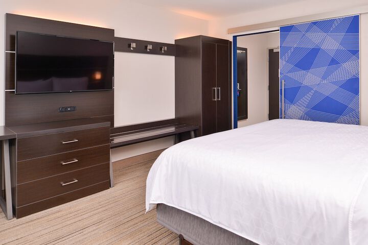 Room 16 of 43