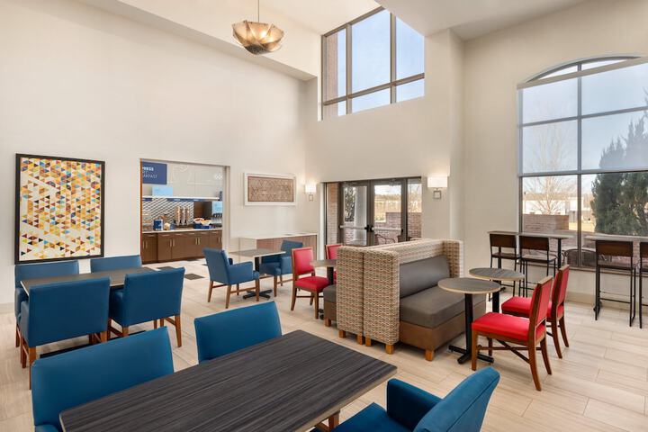 Holiday Inn Express Hotel and Suites of Opelika / Auburn by IHG