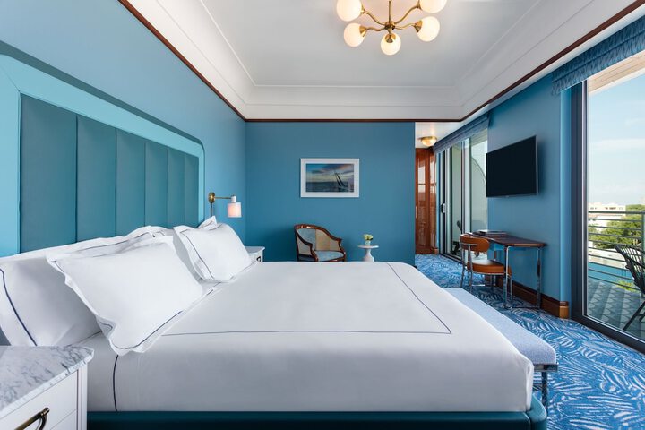 Room 52 of 73